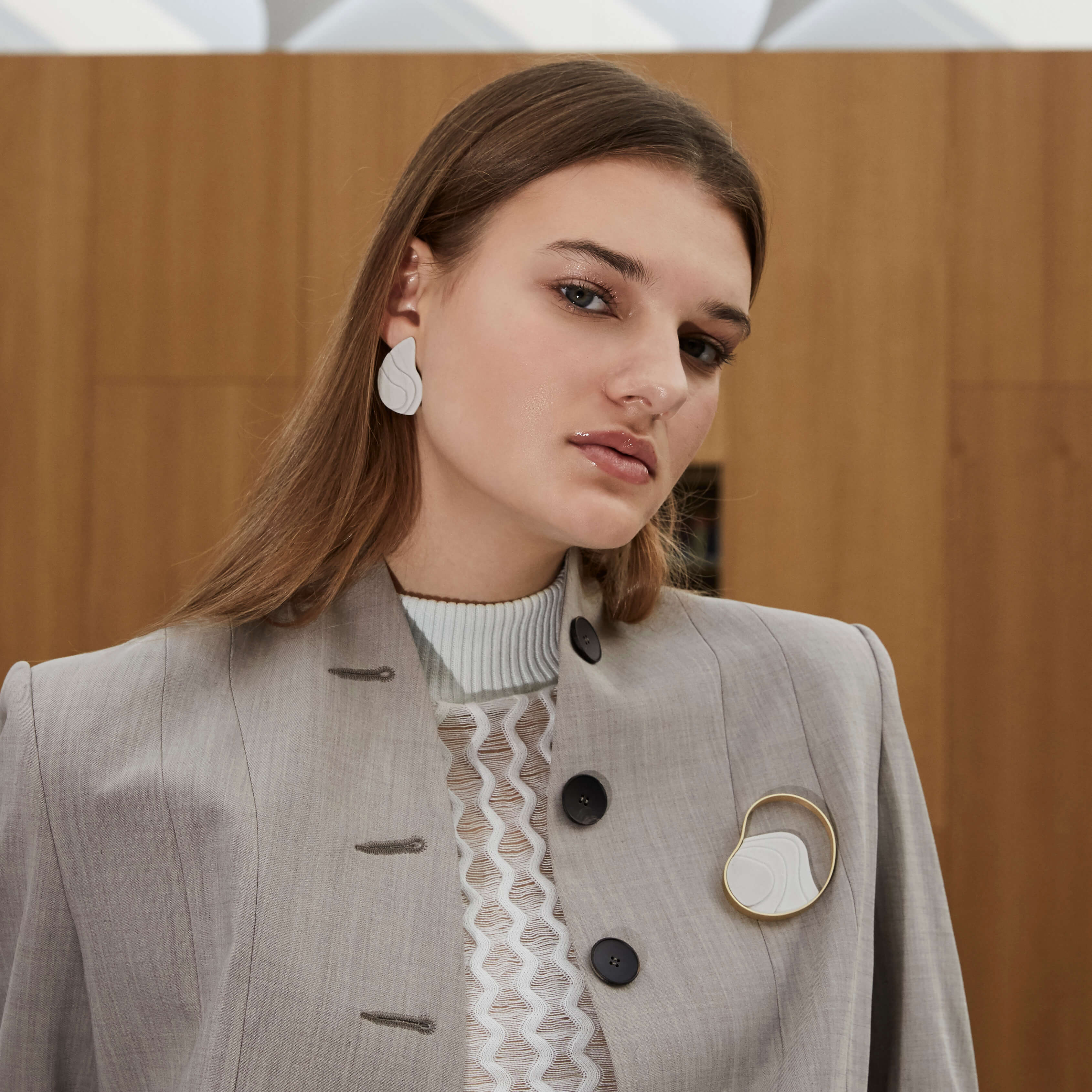 Broche Atlas Magnético - Dorado + Cemento