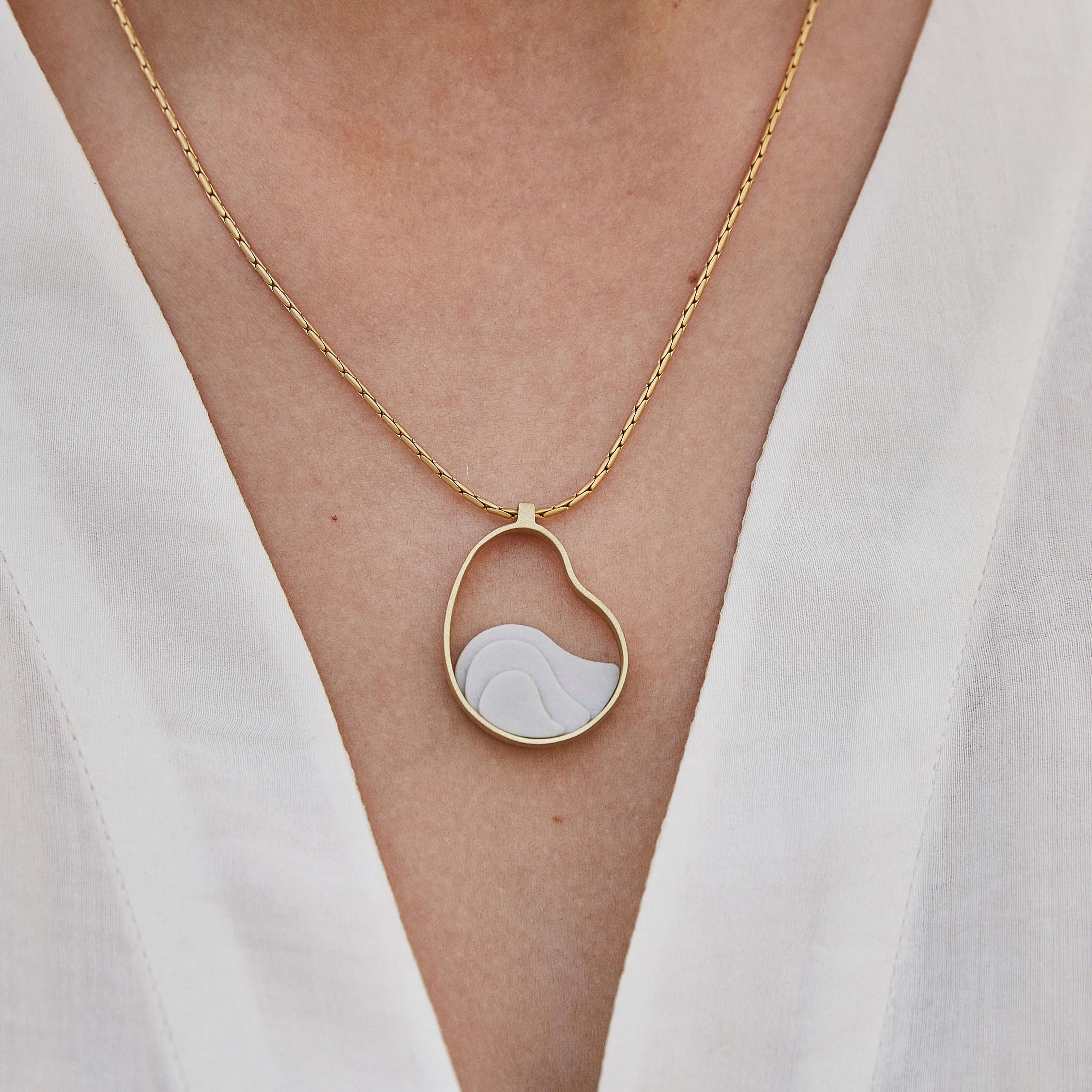 Collar Atlas - Dorado + Cemento