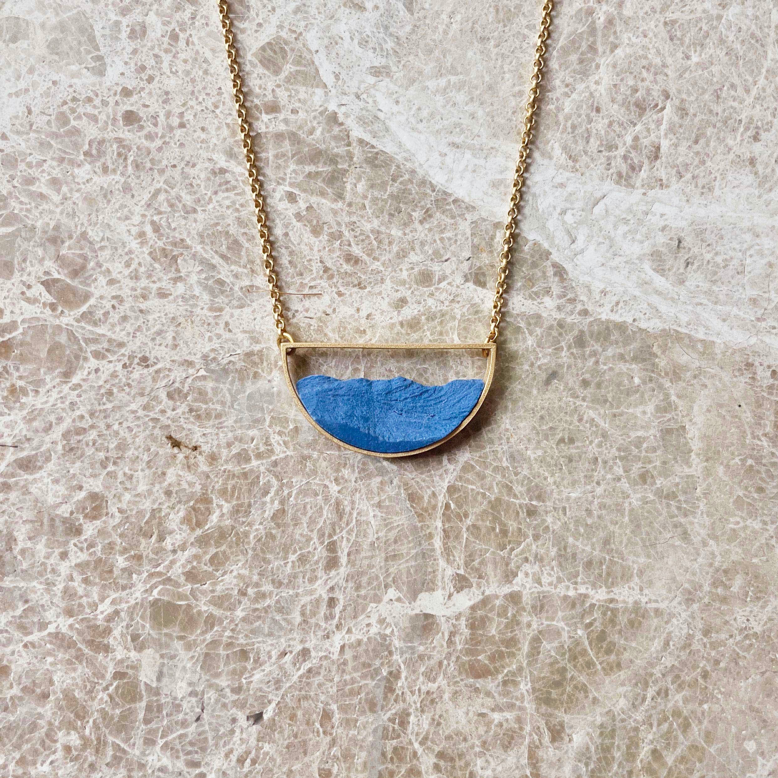 Collar Medialuna Dorado