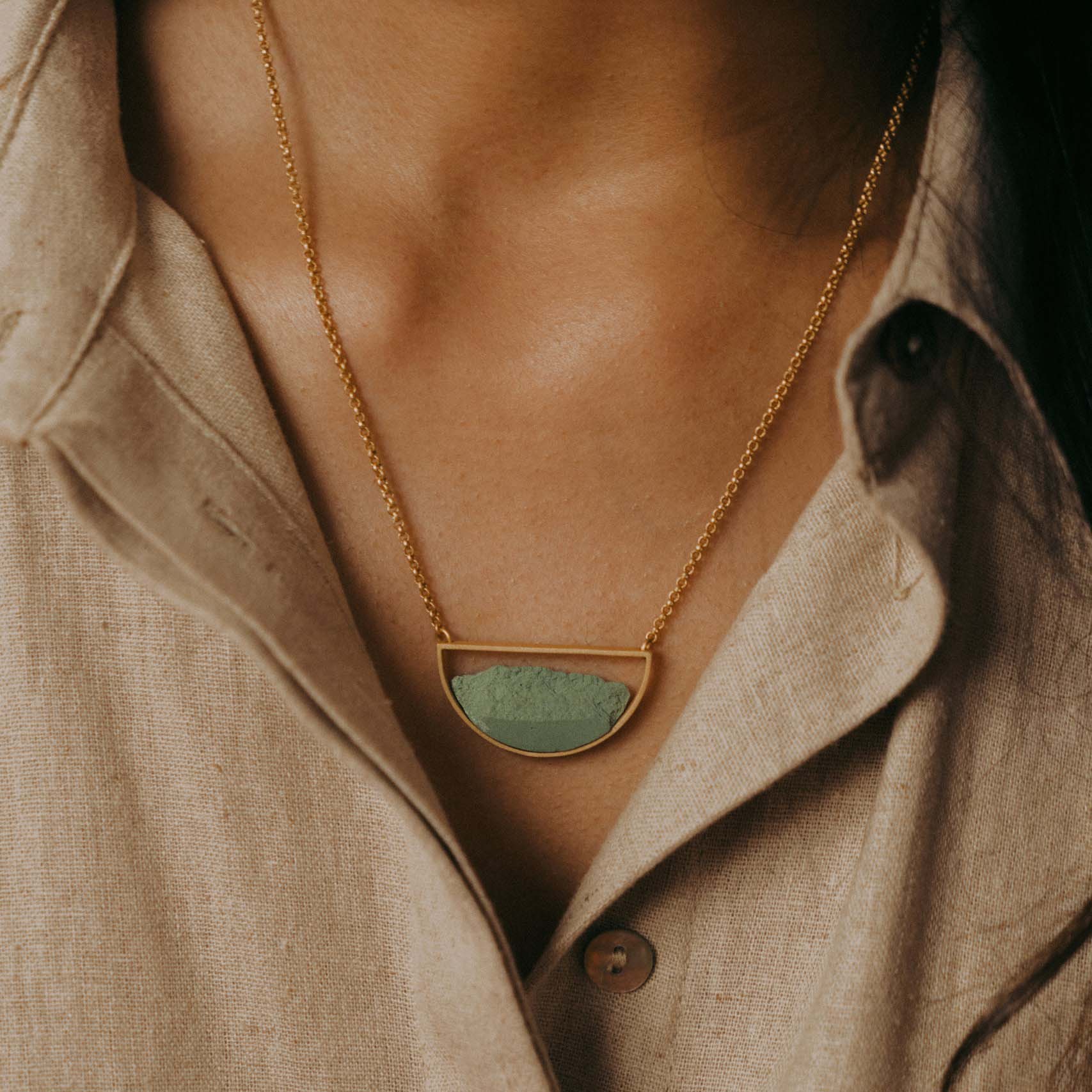 Collar Medialuna Dorado