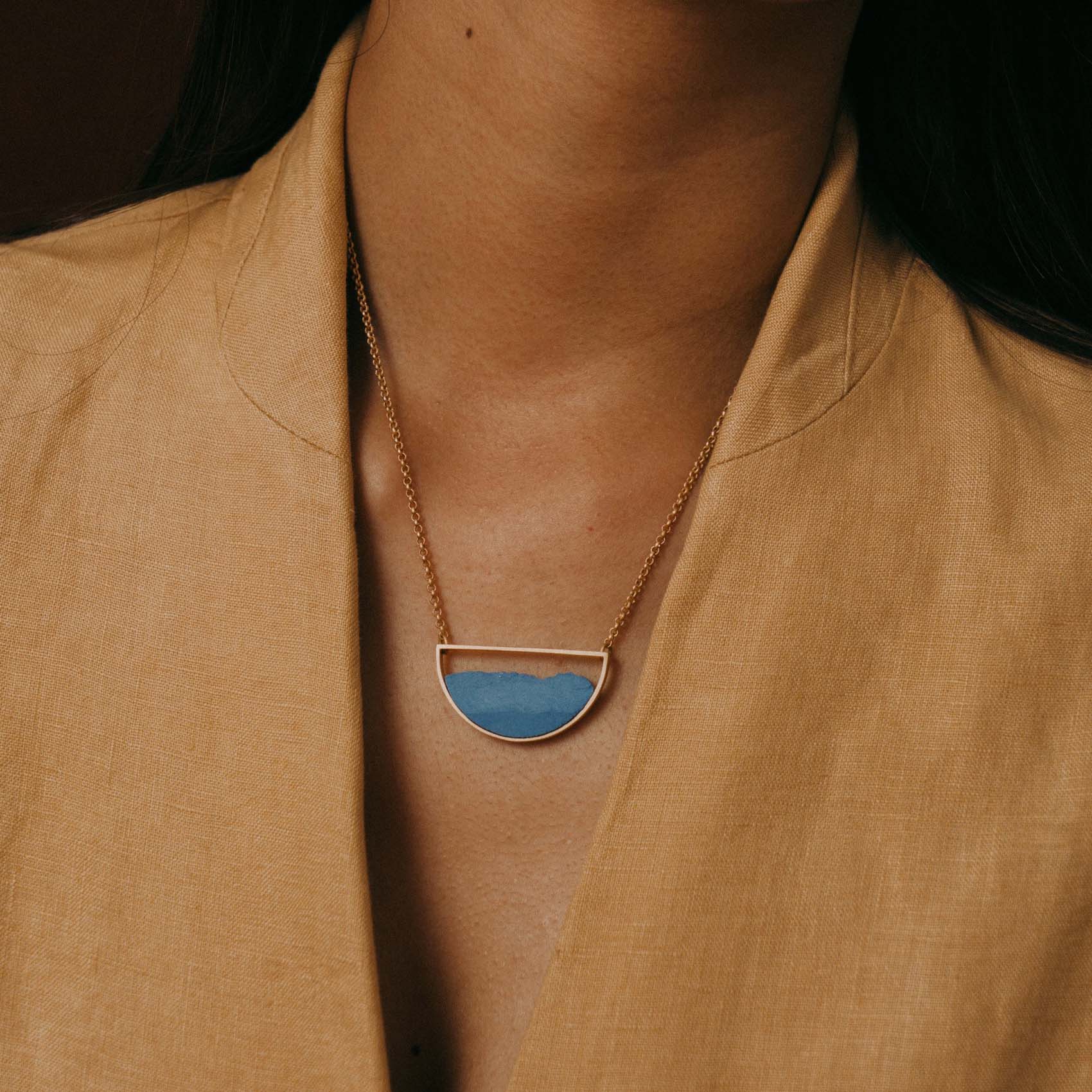 Collar Medialuna Dorado