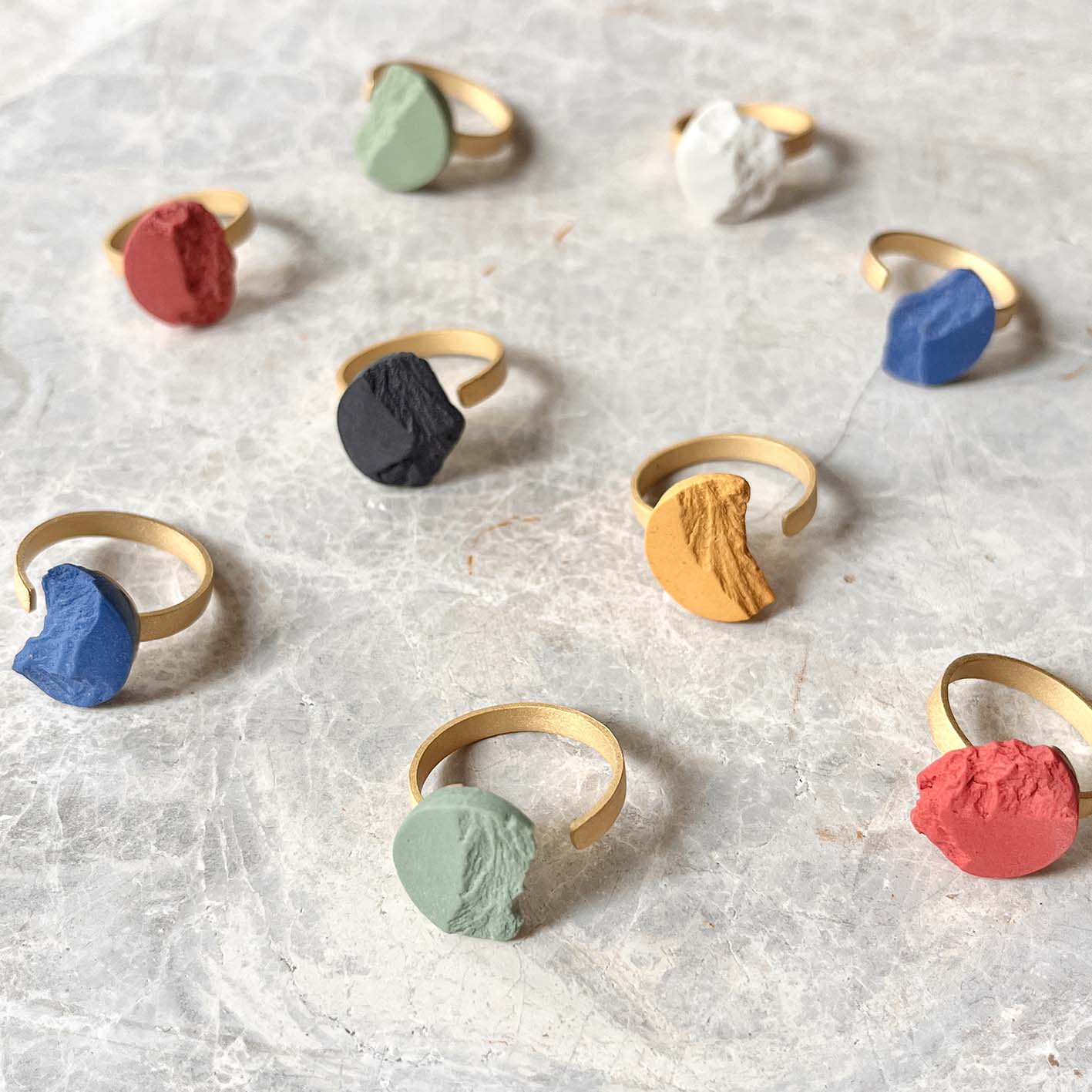 Anillo Curva Mini Dorado