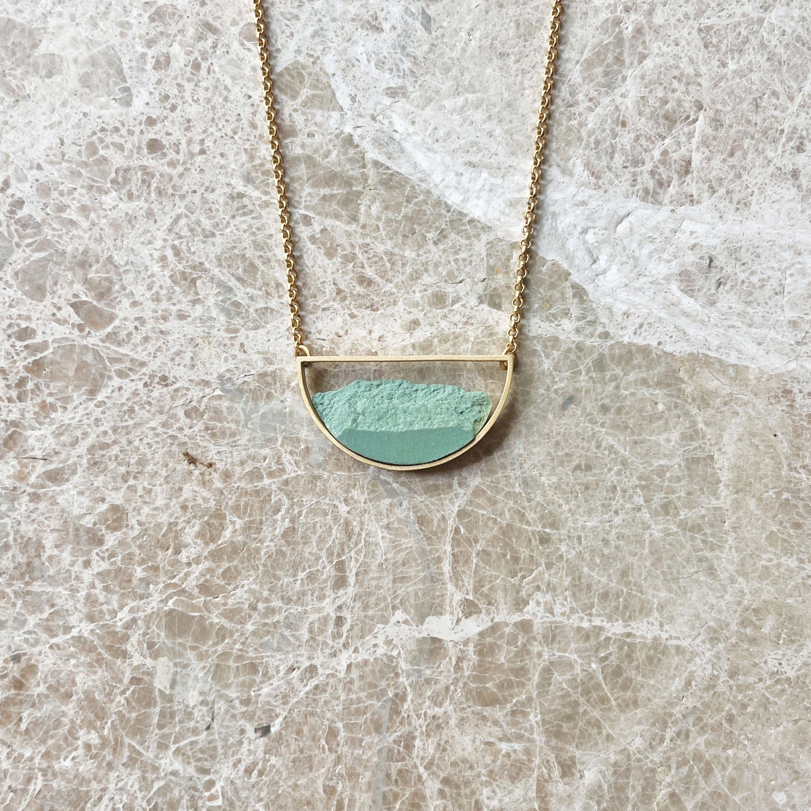 Collar Medialuna Dorado