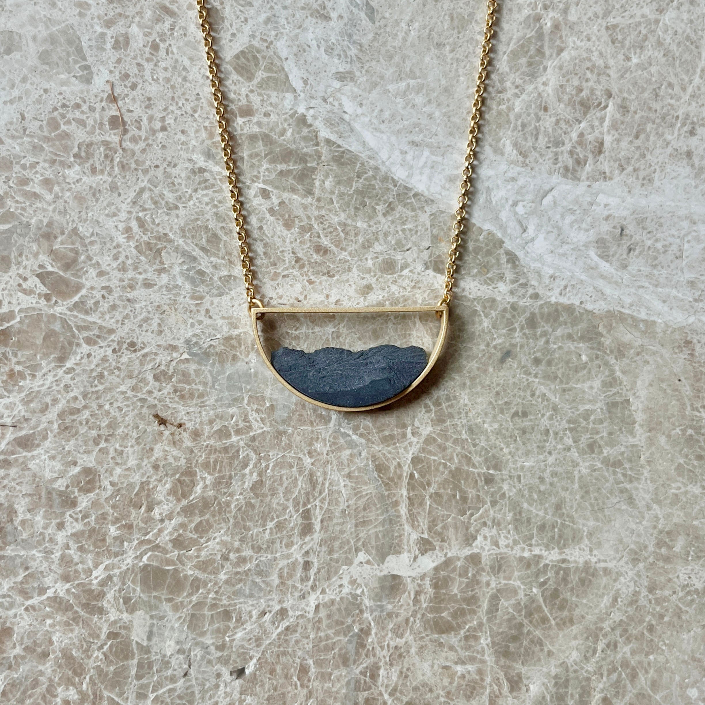 Collar Medialuna Dorado